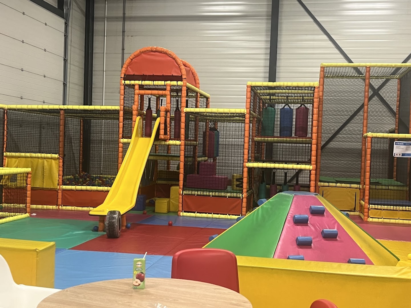 FunZone Barendrecht (Binnenspeeltuin)