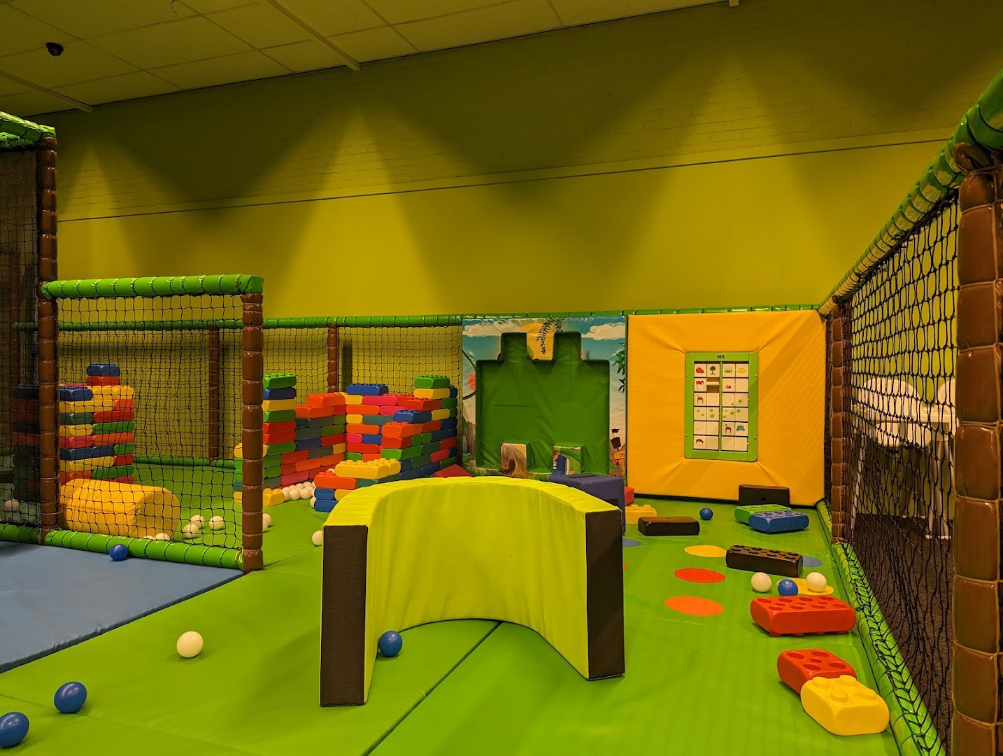 Monkey Town Harderwijk | Indoor Speeltuin