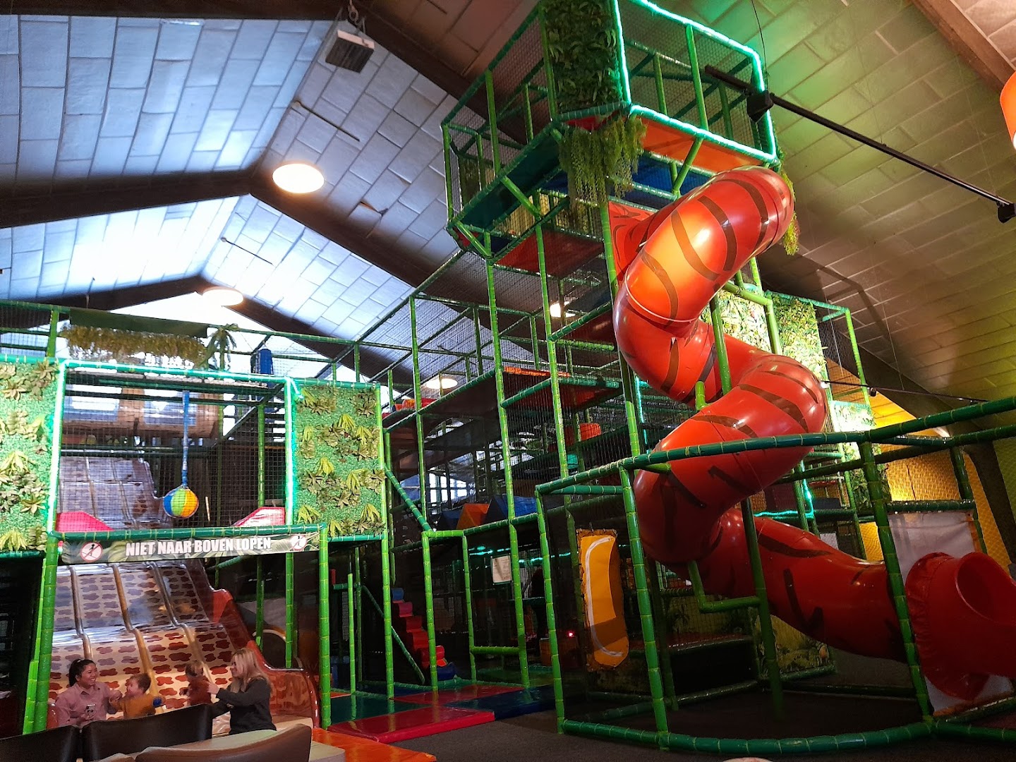 Monkey Town Veghel | Indoor Speeltuin