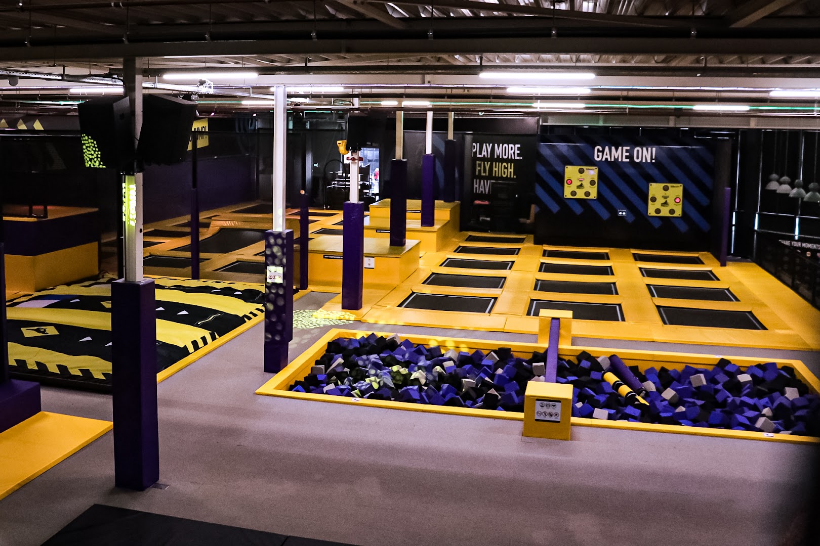 You Jump Amsterdam-Oost (voorheen Jumpsquare) | Trampolinepark & Indoor Playground