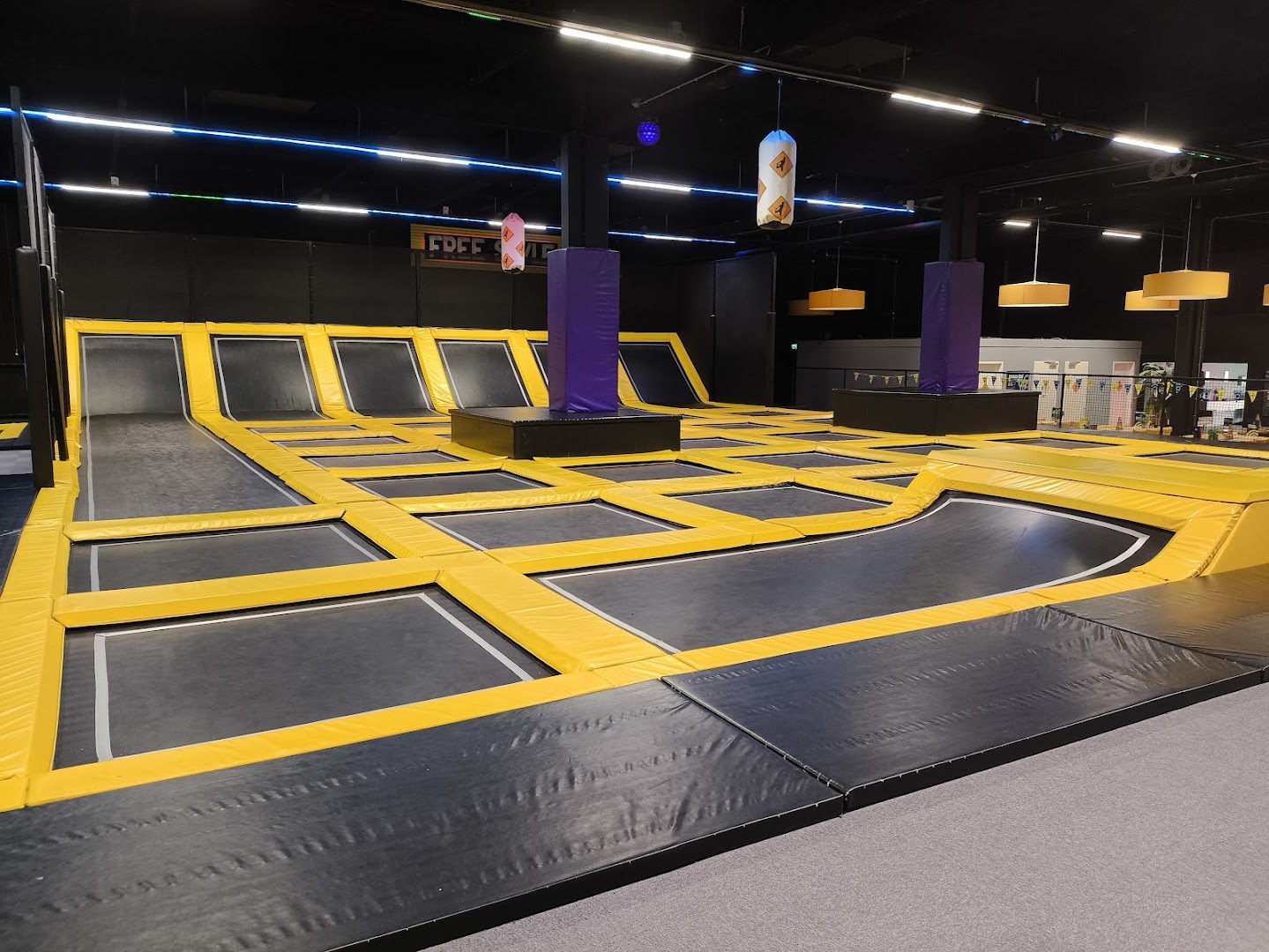 You Jump Rijswijk (voorheen Jumpsquare) | Trampolinepark & luchtkussenpark